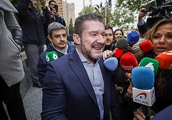 Emilio Argüeso, a su llegada a la Ciudad de la Justicia.