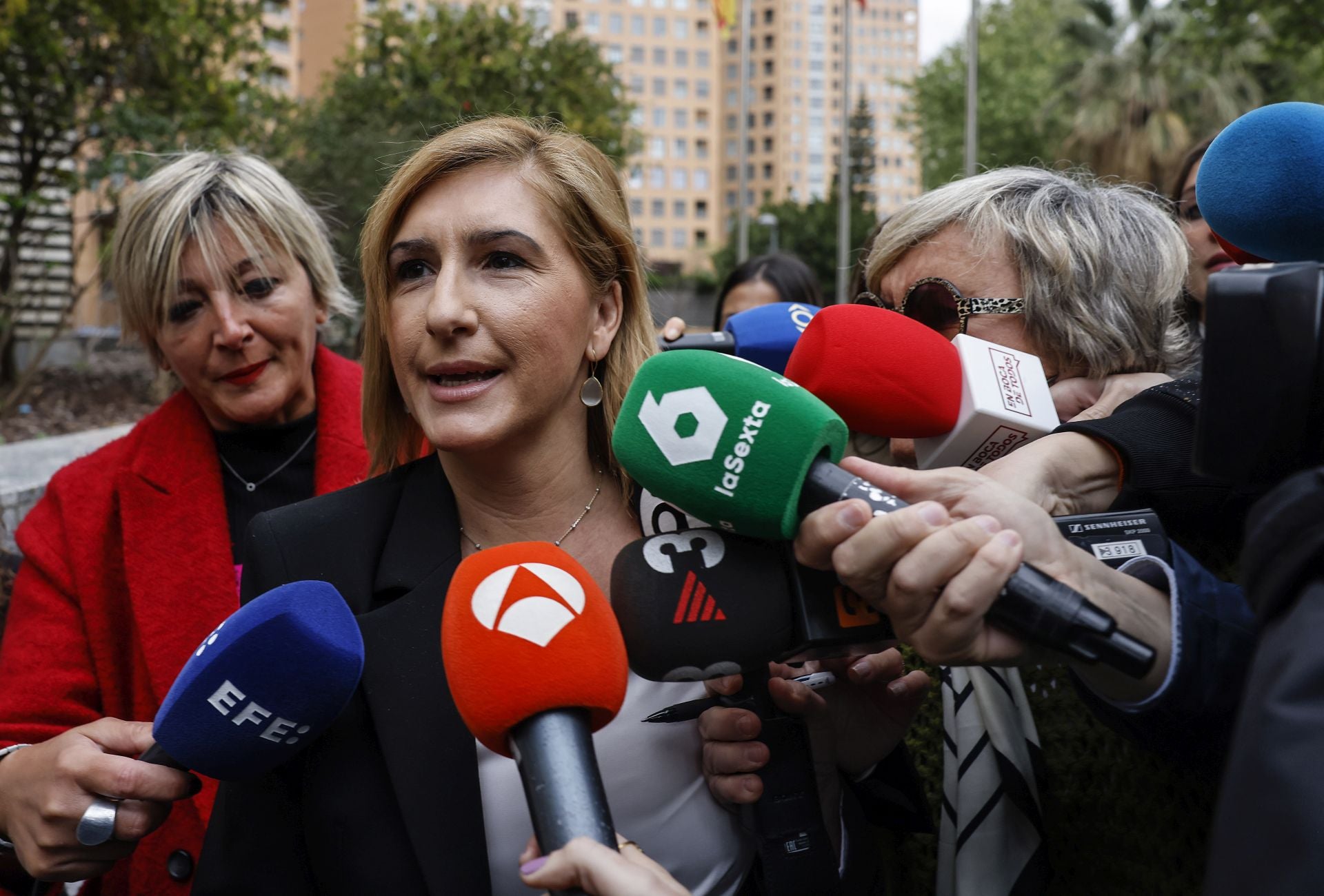 FOTOS | Llegada de Salomé Pradas a la Ciudad de la Justicia
