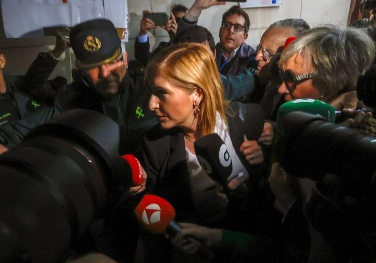 Entrada de Salomé Pradas para declarar en la instrucción del juicio de la Dana.