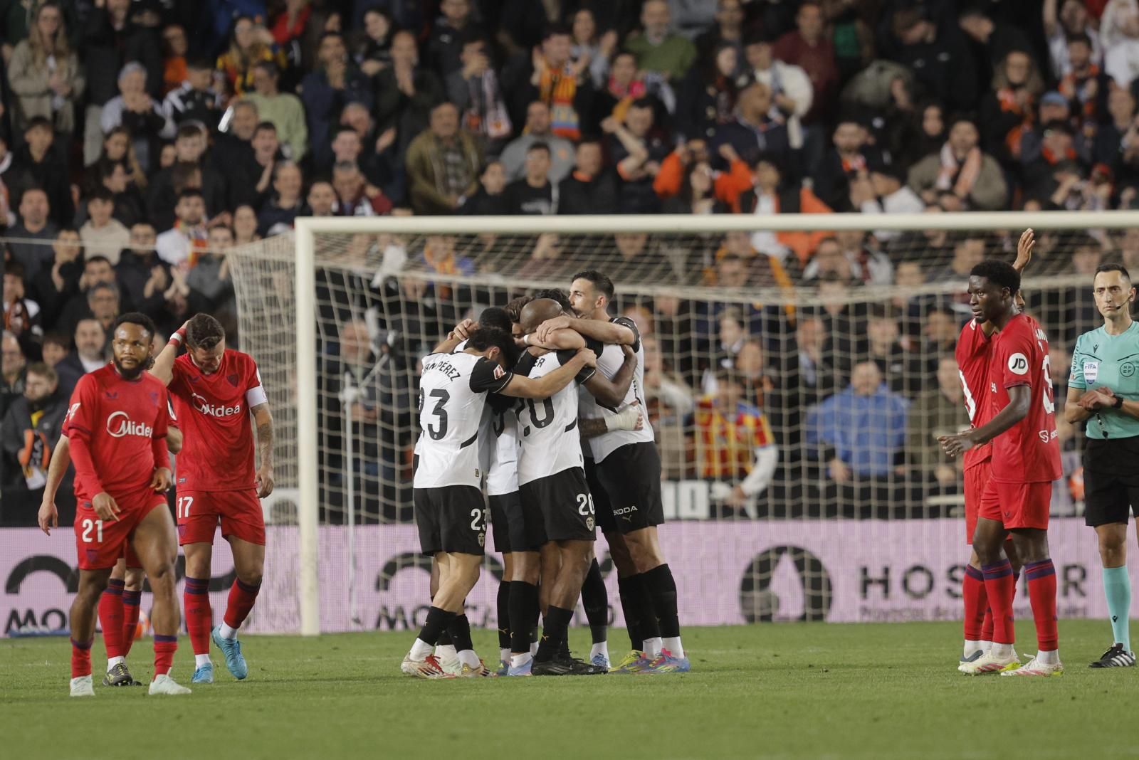 FOTOS | El Valencia tumba a su bestia negra