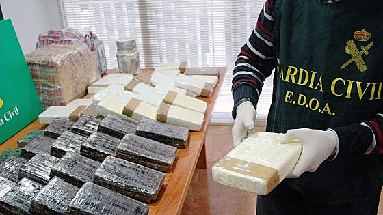 Detenido un empresario y su administradora por su relación con un alijo de 625 kilos de cocaína confiscado en Castellnovo