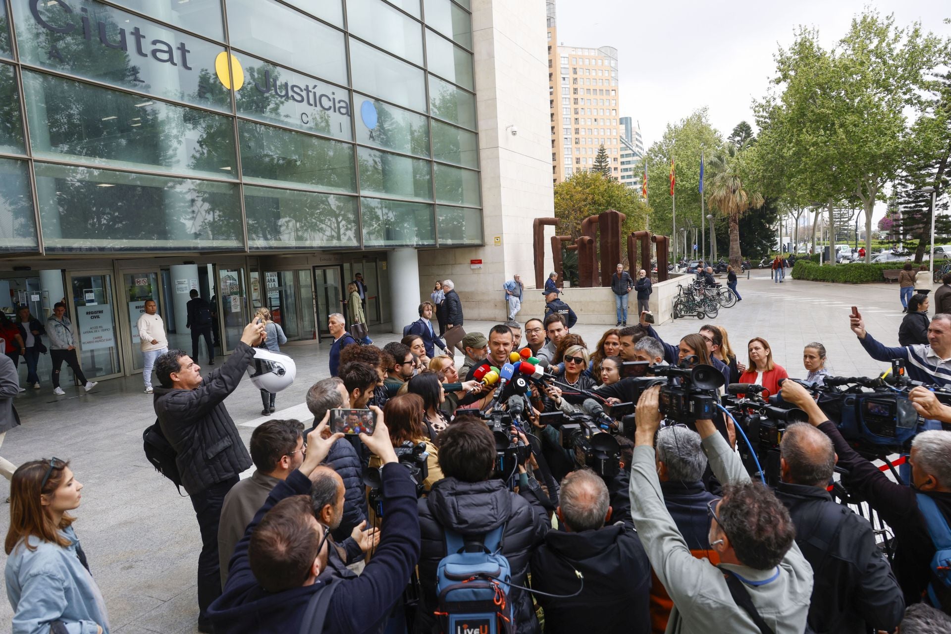 Vicente Mompó acude al juzgado a testificar por la dana