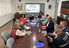 La corporación municipal y los representantes de emergencias implicados en la prevención de riesgos.