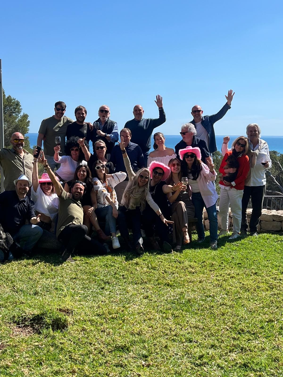 Los invitados a la fabada en casa de Belén Arias, en Altea.