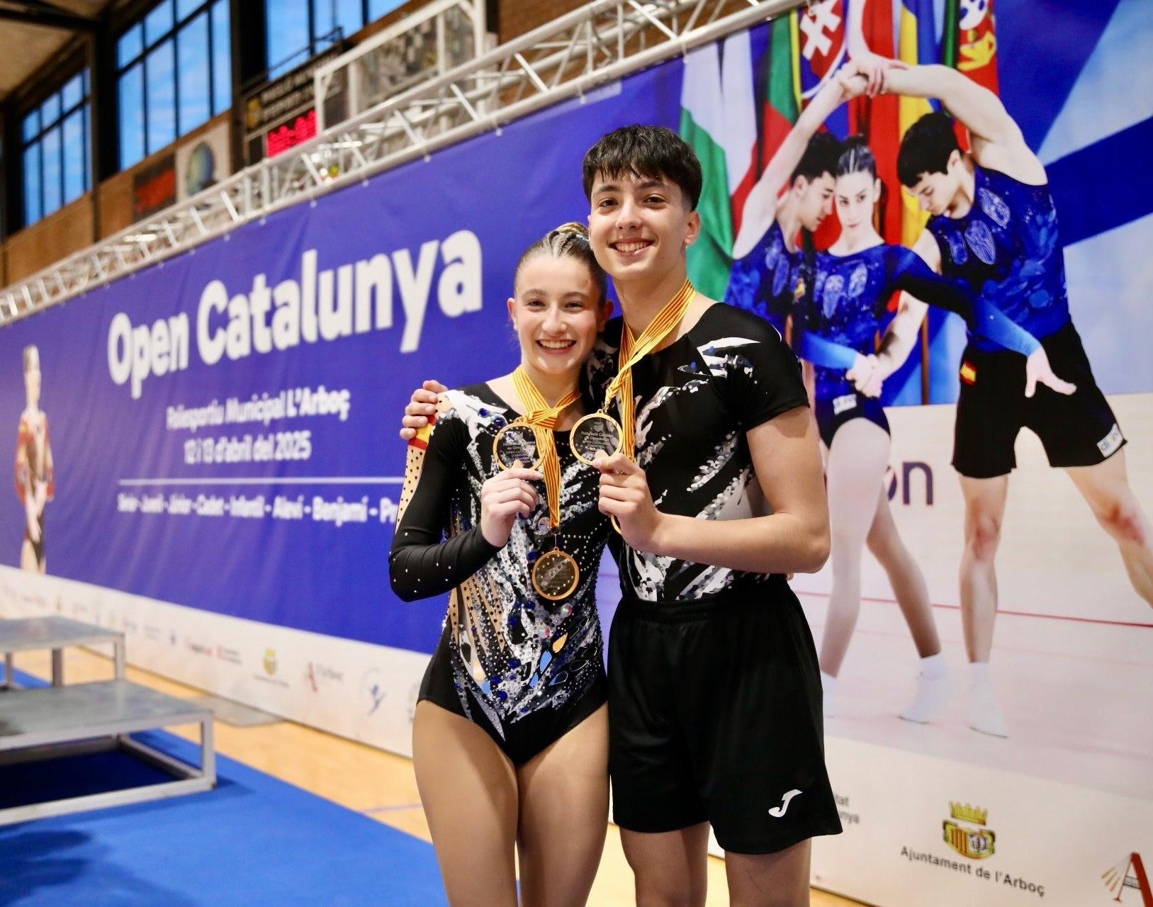 Lucía Gil y Pablo Gallego, con su medalla de oro.