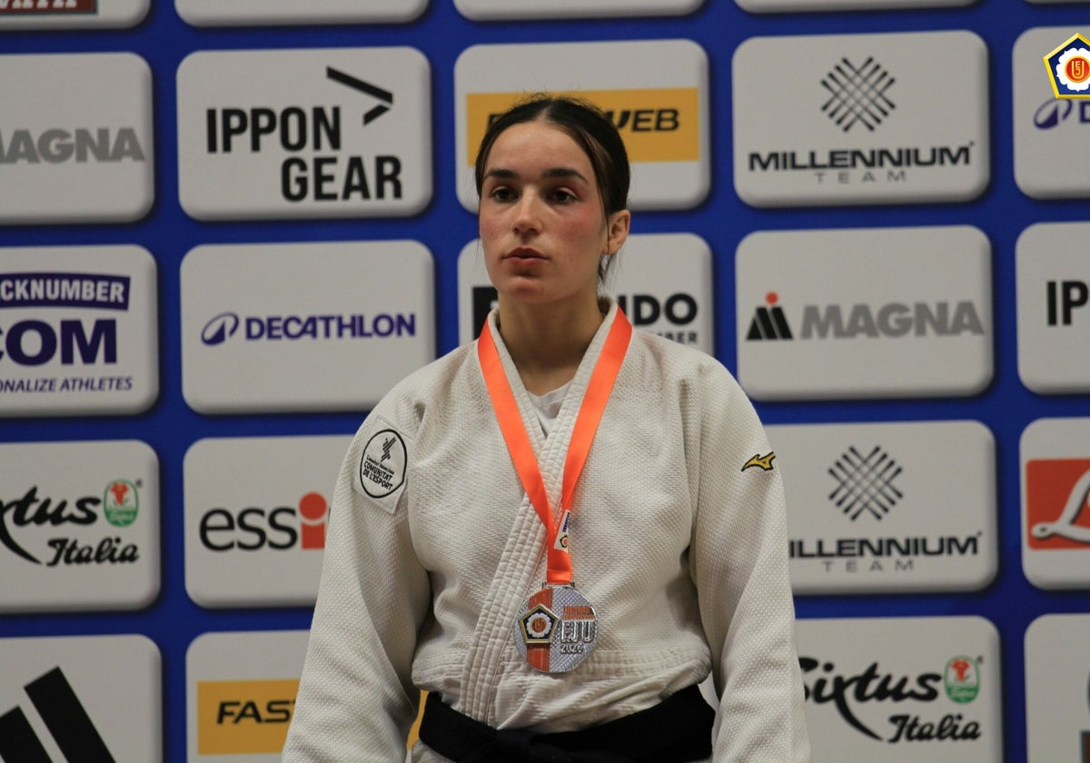 Odalis Santiago posa tras terminar segunda en la European Cup Junior.