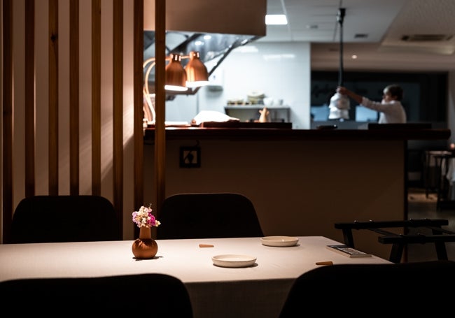 La cocina de Ababol se abre de manera natural hacia la sala.