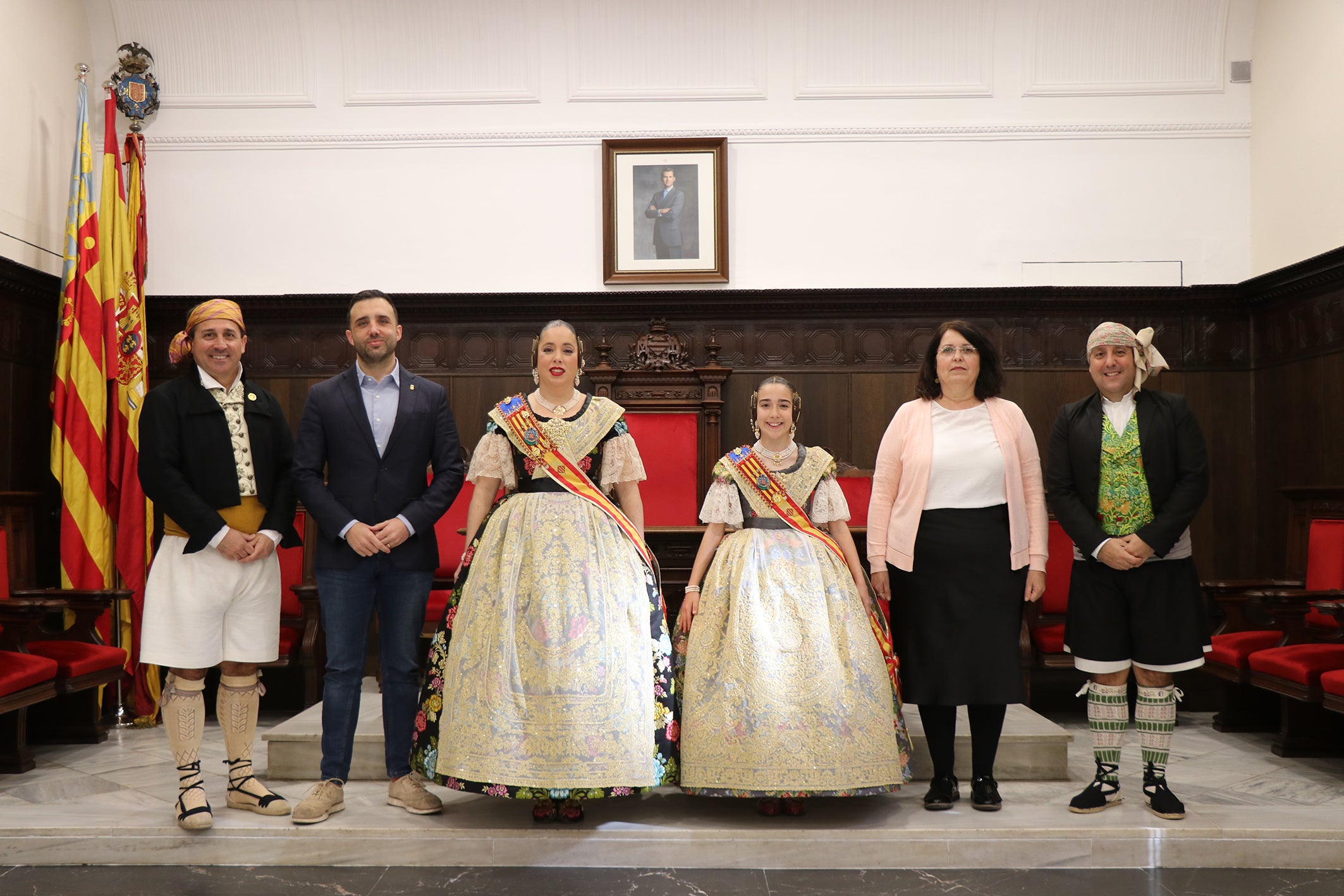 Autoridades falleras y locales de Sagunto.