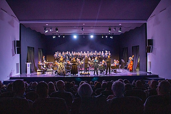 La OMA emociona en Beniarbeig con el concierto del Réquiem de Mozart