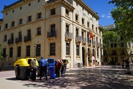 Los nuevos contedores que conformarán las islas de reciclaje.