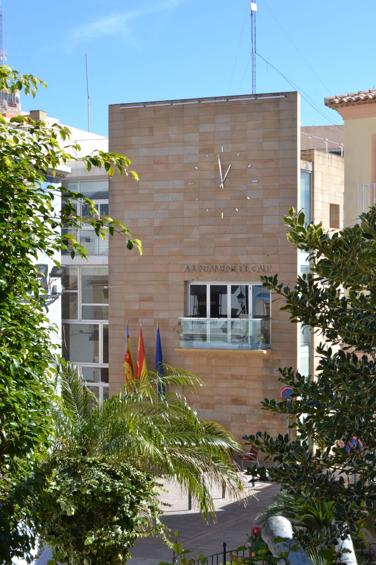 Calp destina 113.803 euros a las ayudas de transporte de 229 alumnos que estudian fuera del municipio