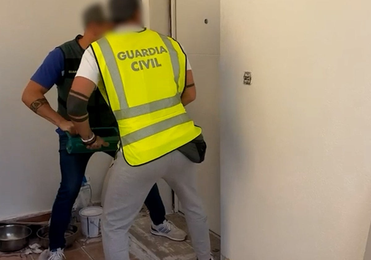 Detenidos dos hombres que atracaron un club de cannabis con subfusiles de guerra en Alicante