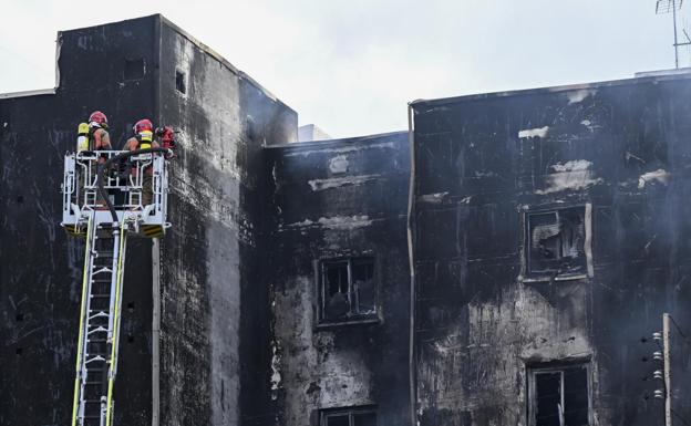 El edificio incendiado en miércoles en Castellón.