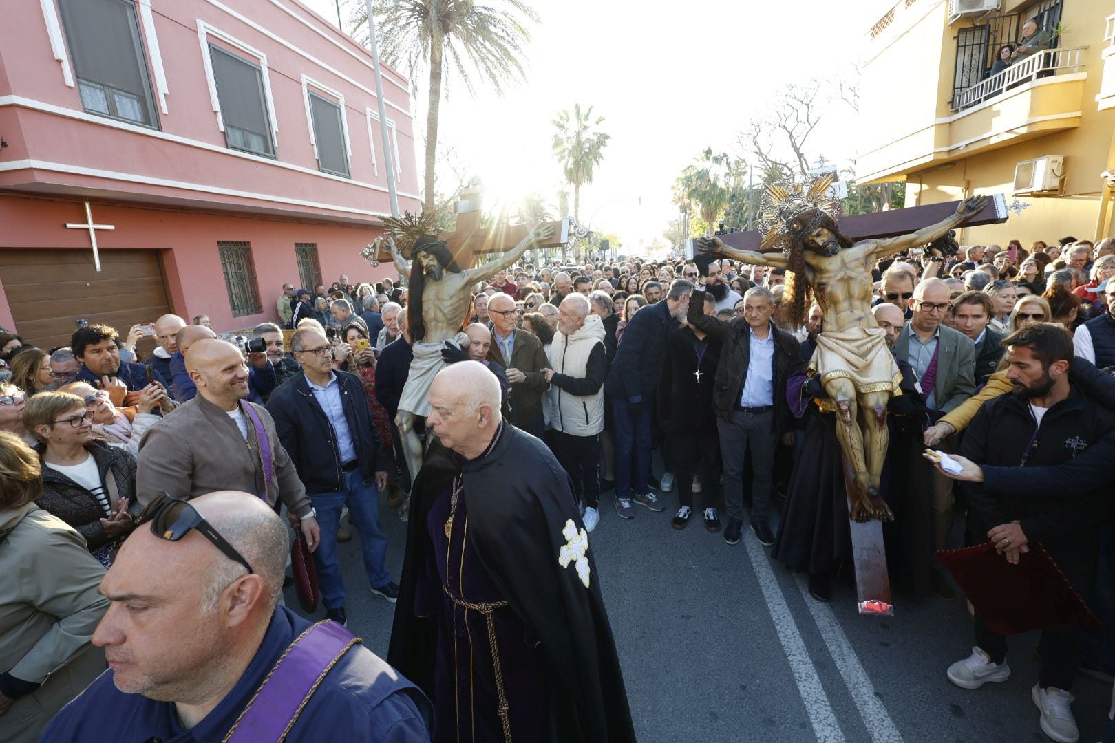 Las fotos del encuentro de los Cristos junto a la playa de Valencia