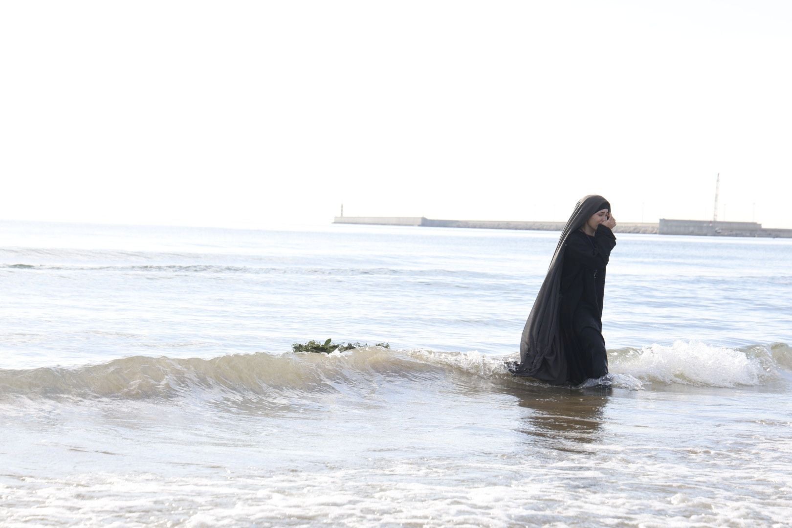 Las fotos del encuentro de los Cristos junto a la playa de Valencia