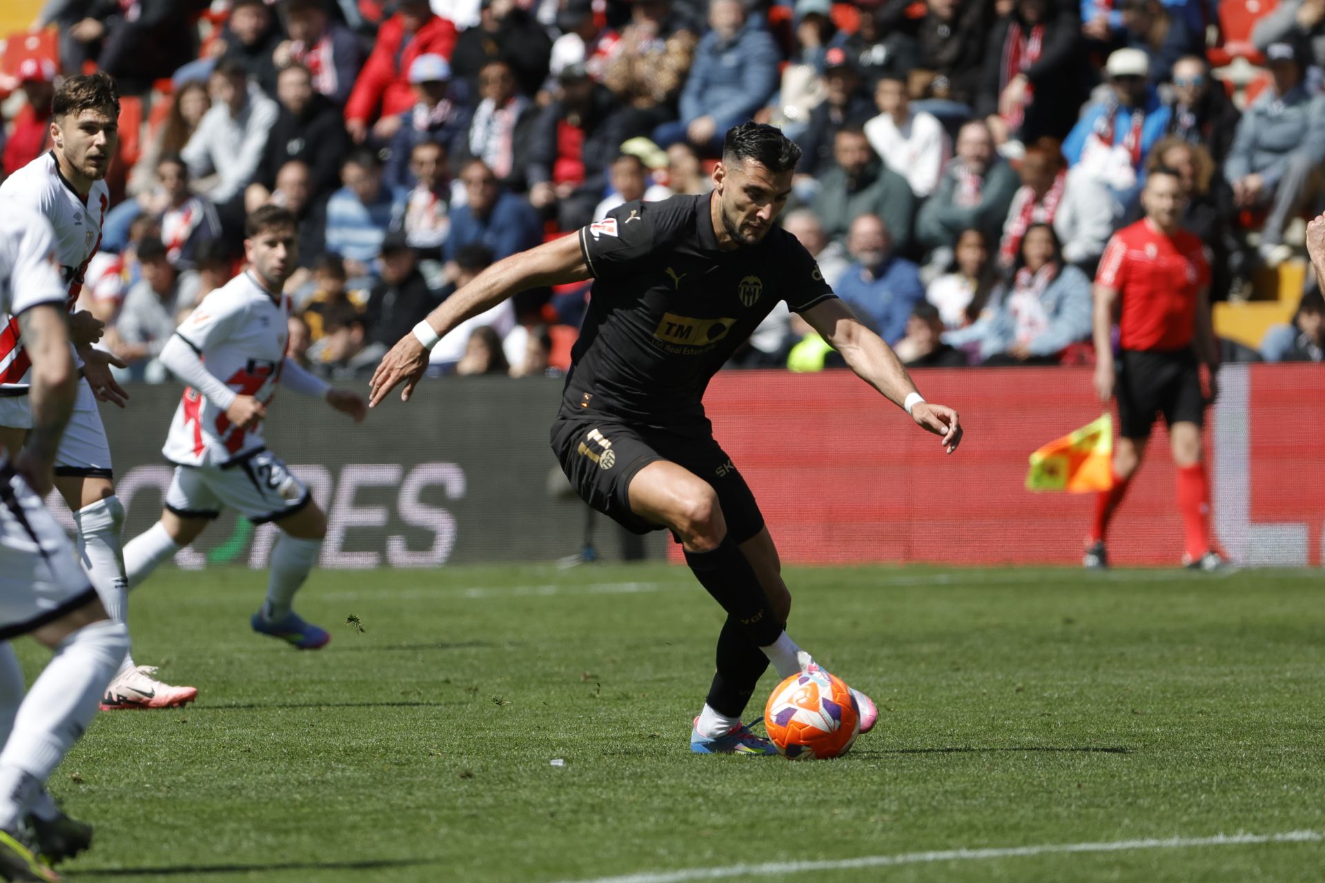 FOTOS | El Valencia CF pesca un punto ante el Rayo