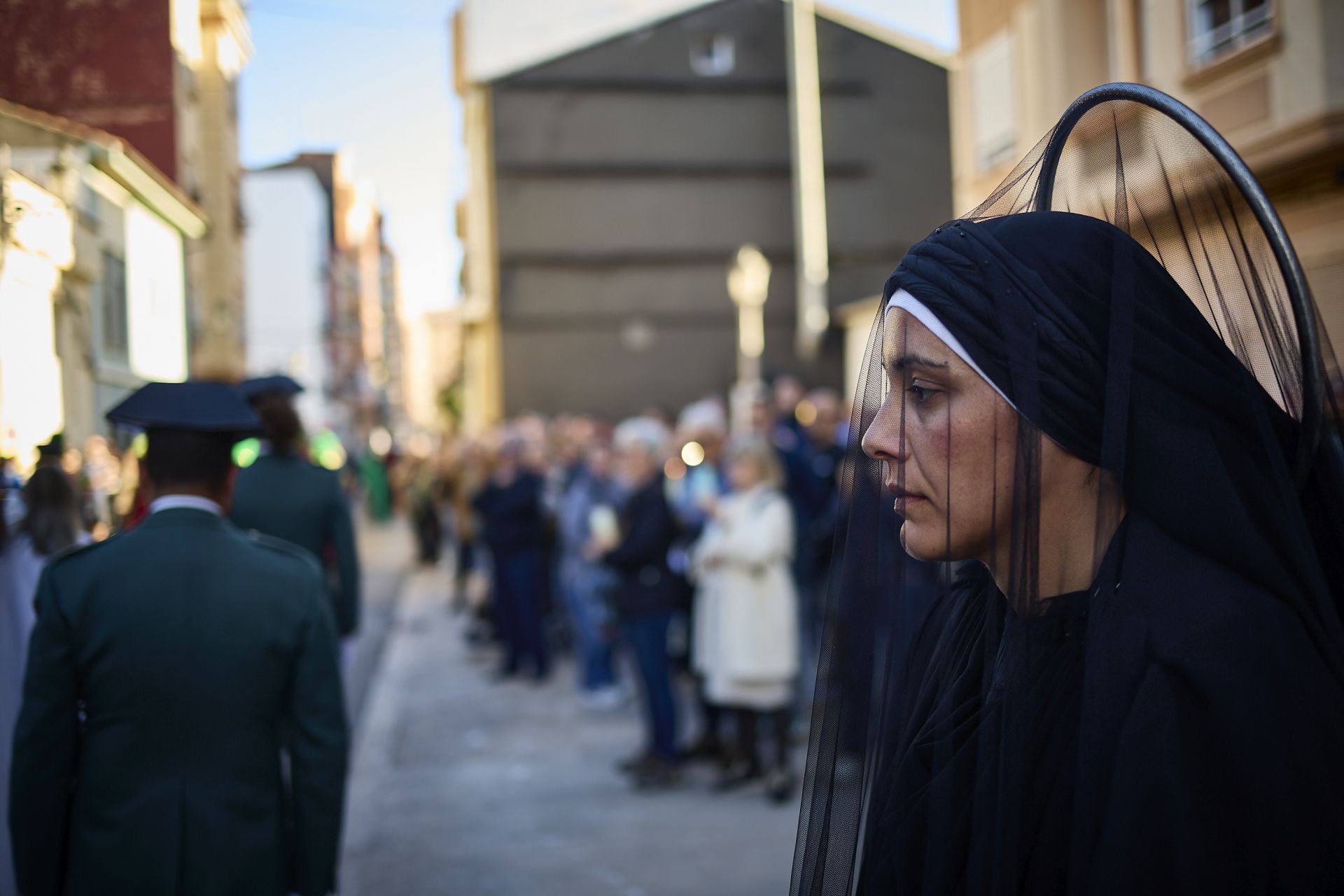 FOTOS | La figura del Cristo Yacente recorre las calles del Marítimo de Valencia