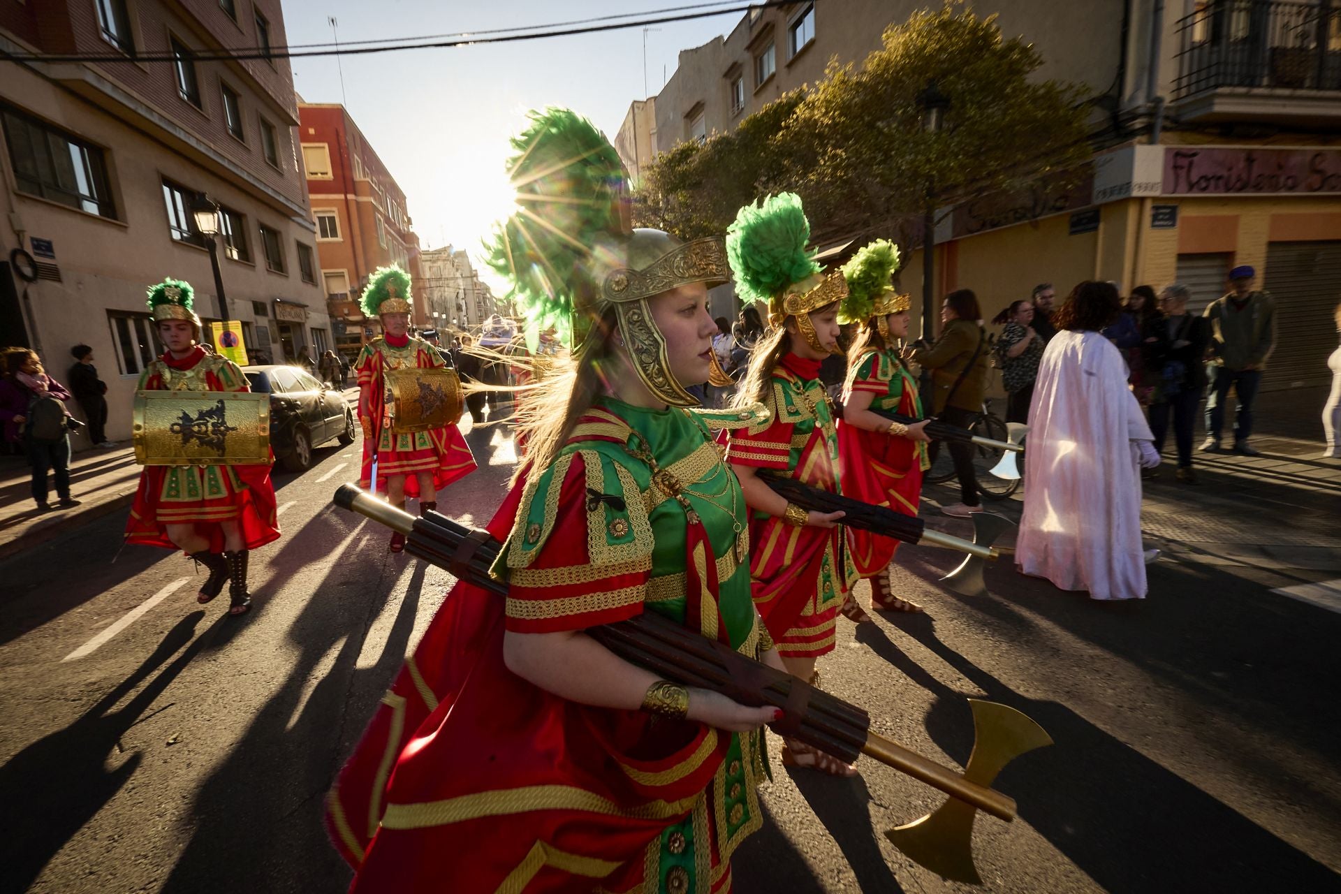 FOTOS | La figura del Cristo Yacente recorre las calles del Marítimo de Valencia