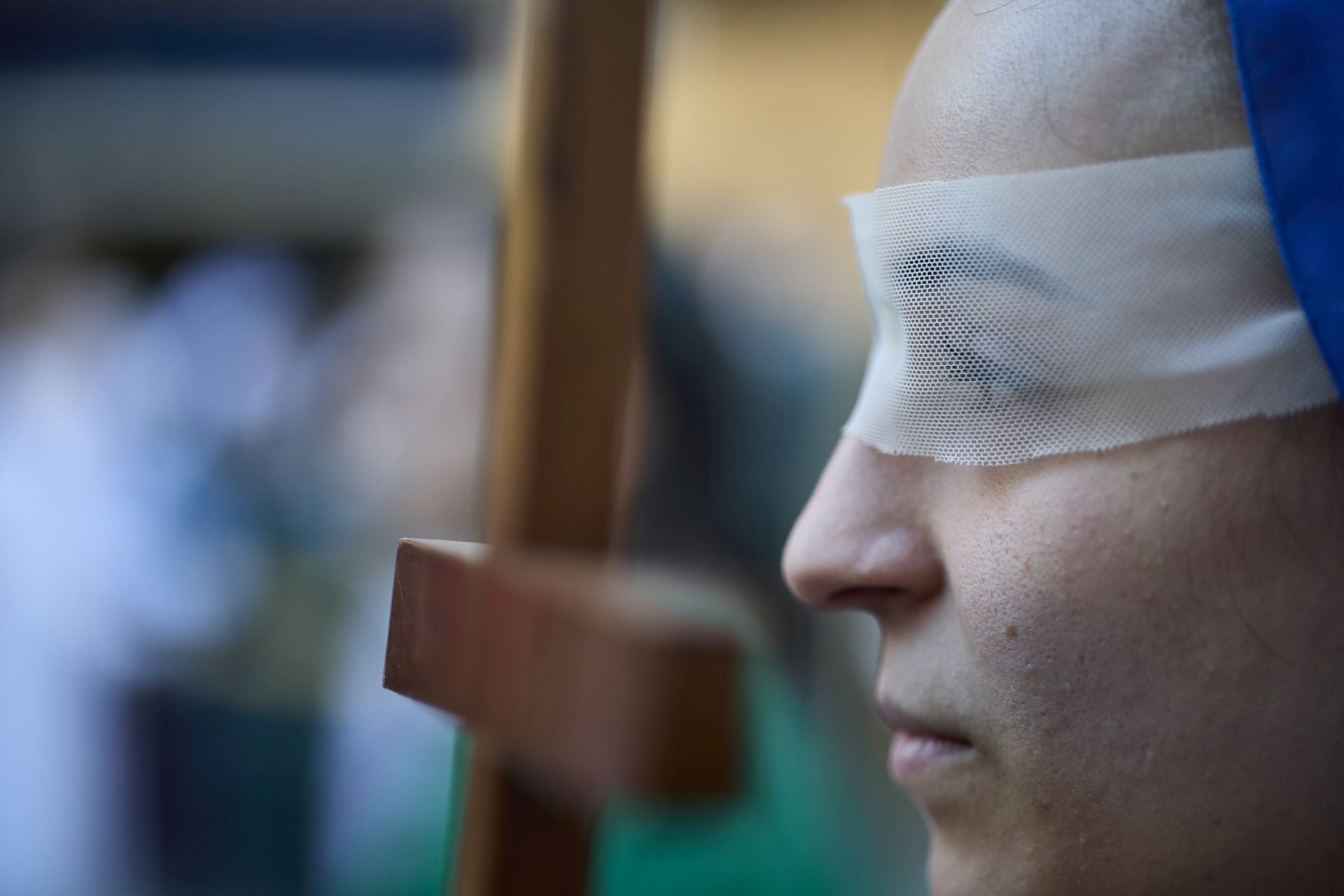 FOTOS | La figura del Cristo Yacente recorre las calles del Marítimo de Valencia