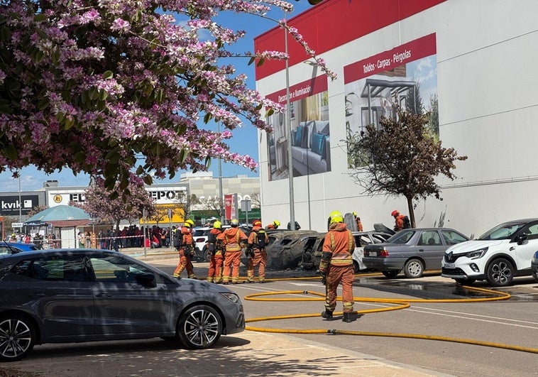 Imagen del incendio en el polígono de Alfafar.