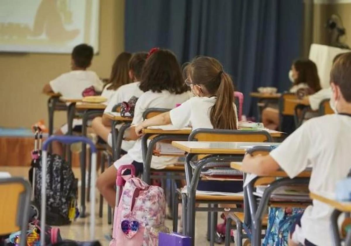 Alumnos en un colegio valenciano, en una imagen de archivo.