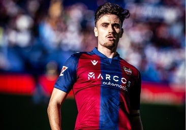 Álex Forés recupera la sonrisa en el Levante: «Esto para mí es un regalo que me está dando la vida»