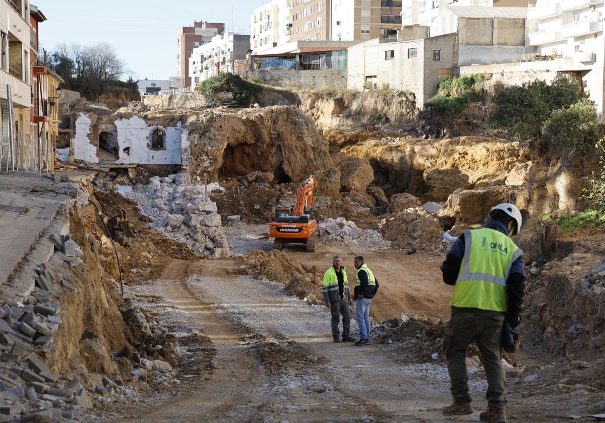 Obras de reparación del cauce del barranco de Chiva tras la dana.
