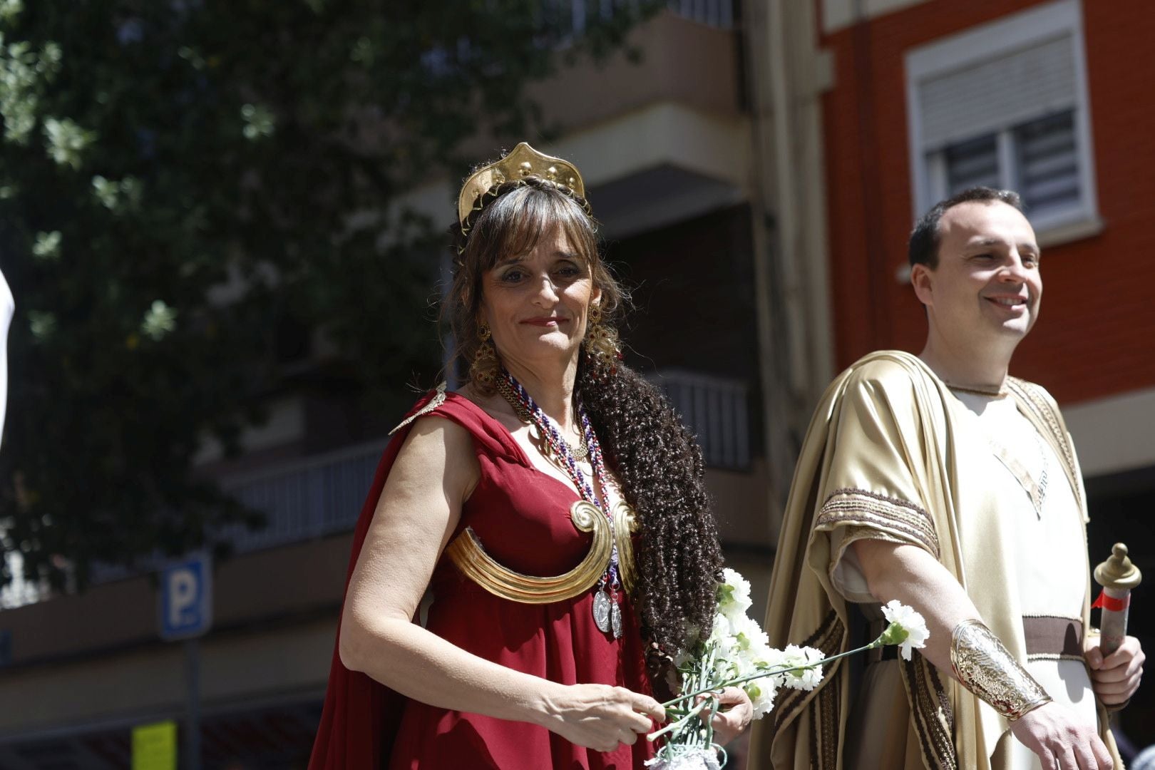 El desfile de Resurrección pinta de color y fiesta el Cabanyal