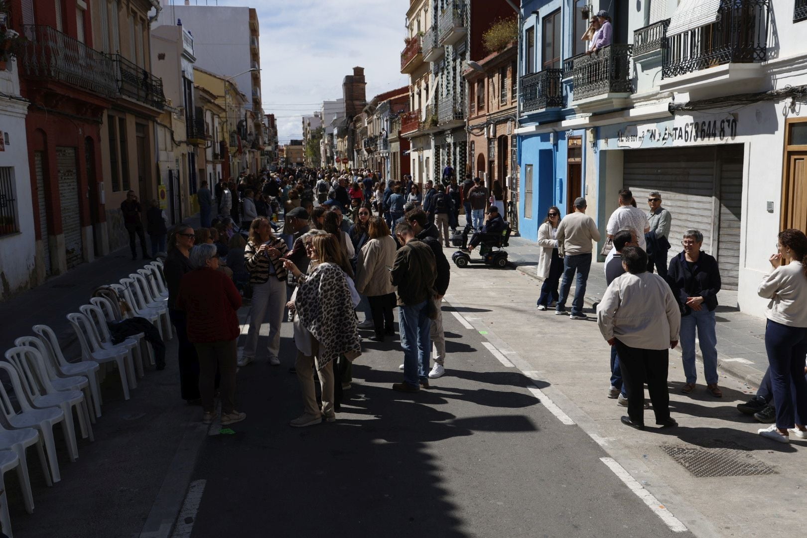 El desfile de Resurrección pinta de color y fiesta el Cabanyal