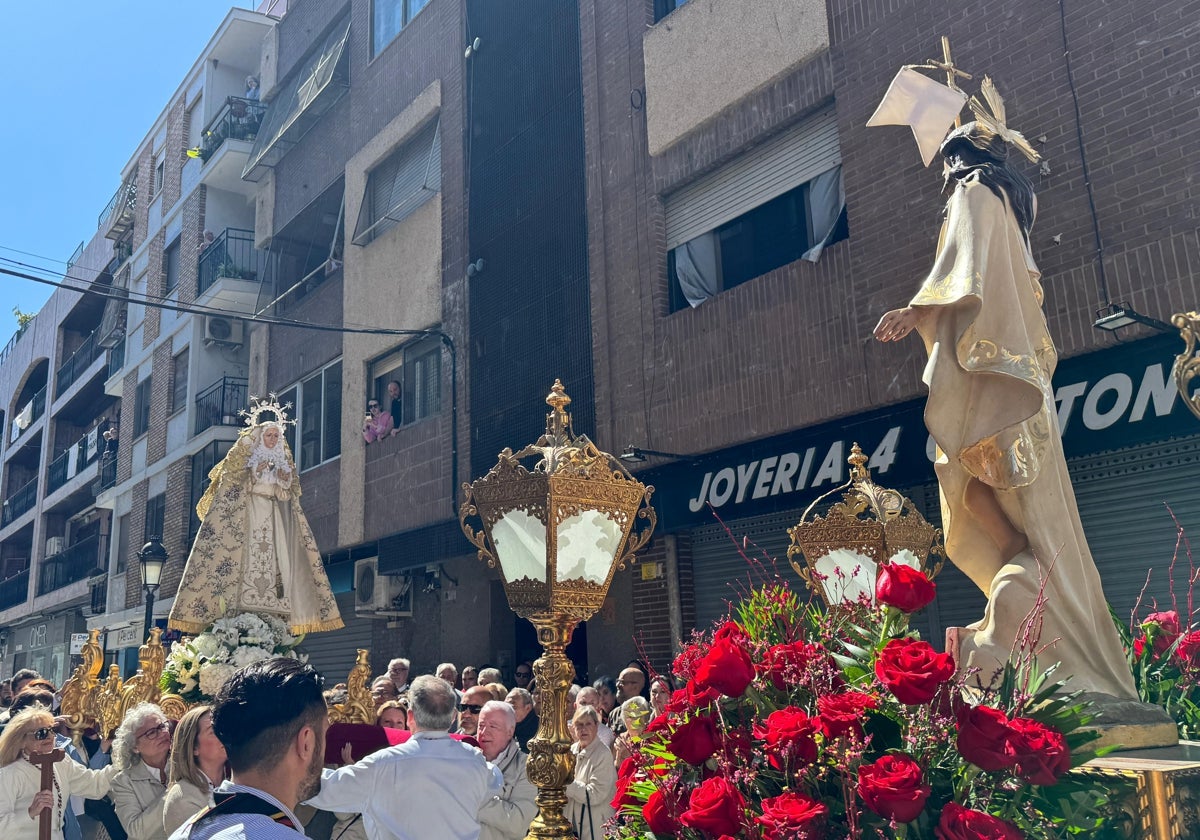 El Encuentro de Gloria llena de emoción las calles de Paterna en el Domingo de Resurrección