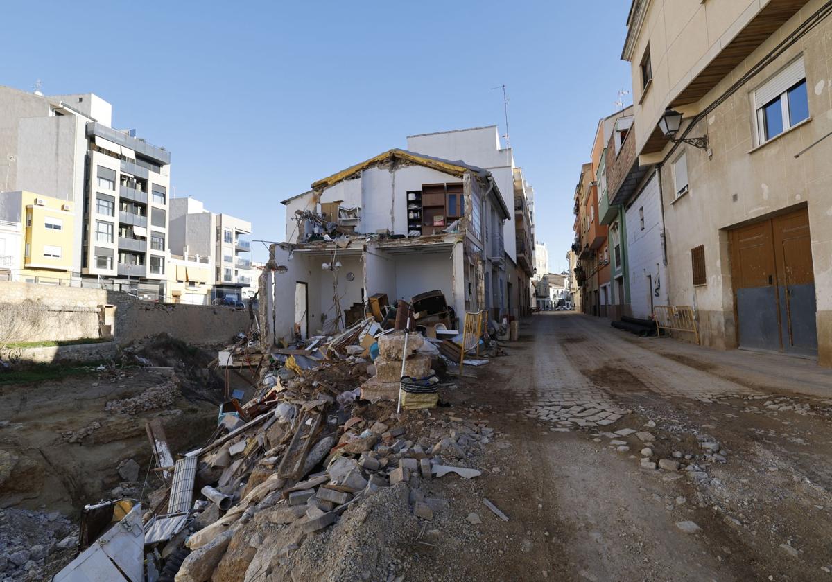 Una vivienda destrozada por la dana en Chiva.