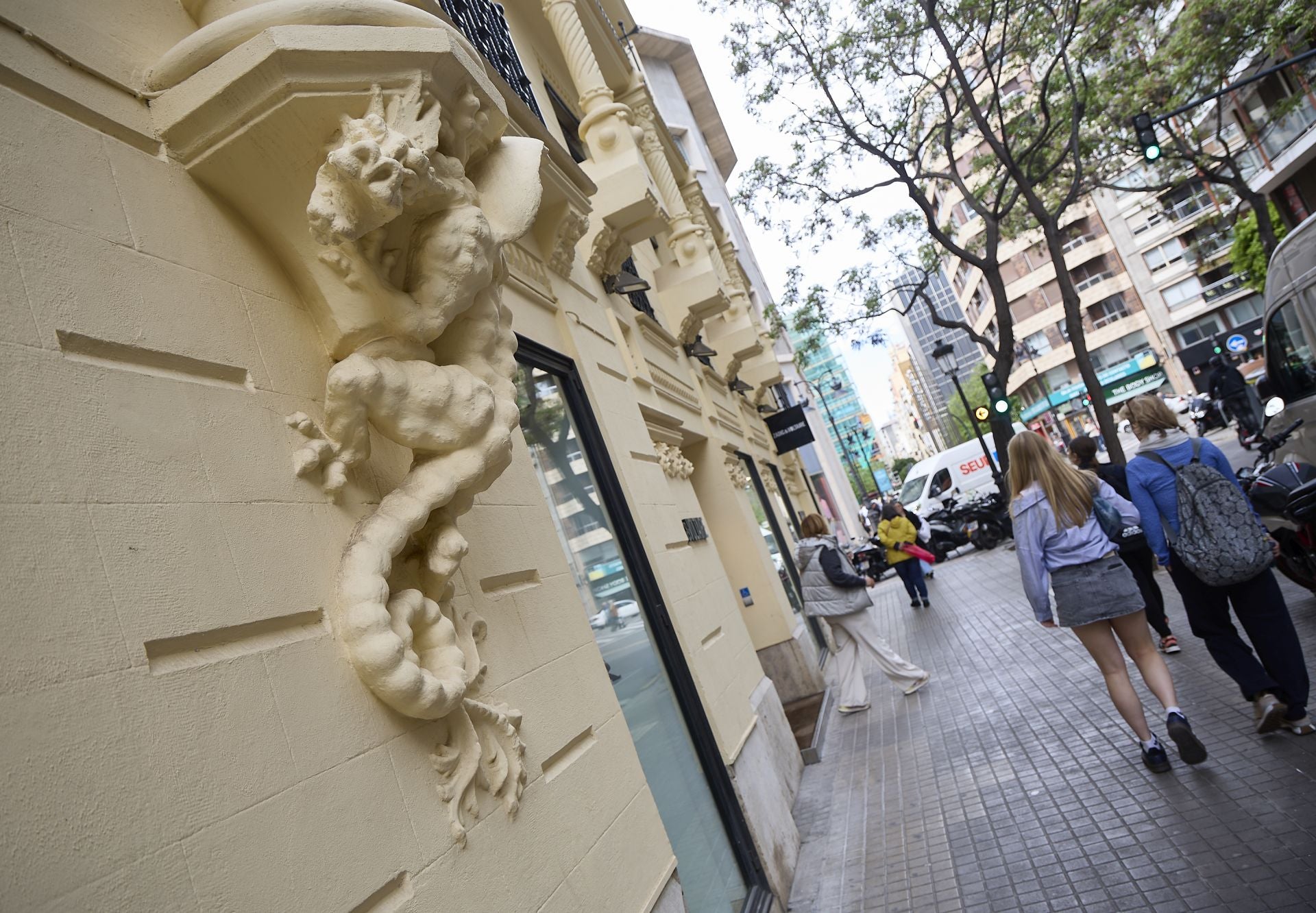 Uno de los dragones que habitan el edificio que el arquitecto Cortina ideó para que vivieran sus padres.