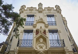 La Casa de los Dragones, uno de los edificios más importantes del modernismo valenciano.