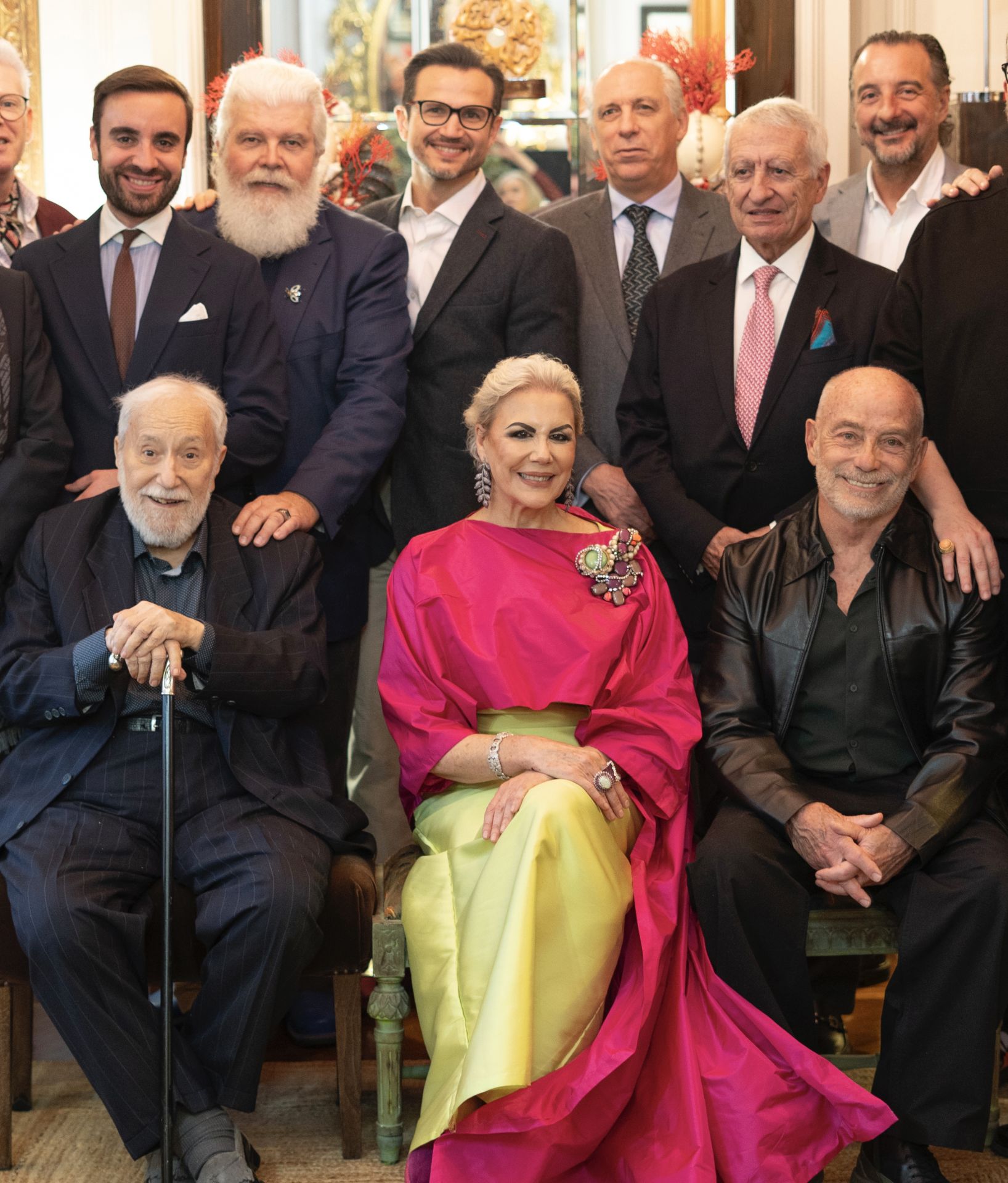 Laura Fitera, sentada junto a Enrique Senís, Juan Andrés Mompó y otros invitados.