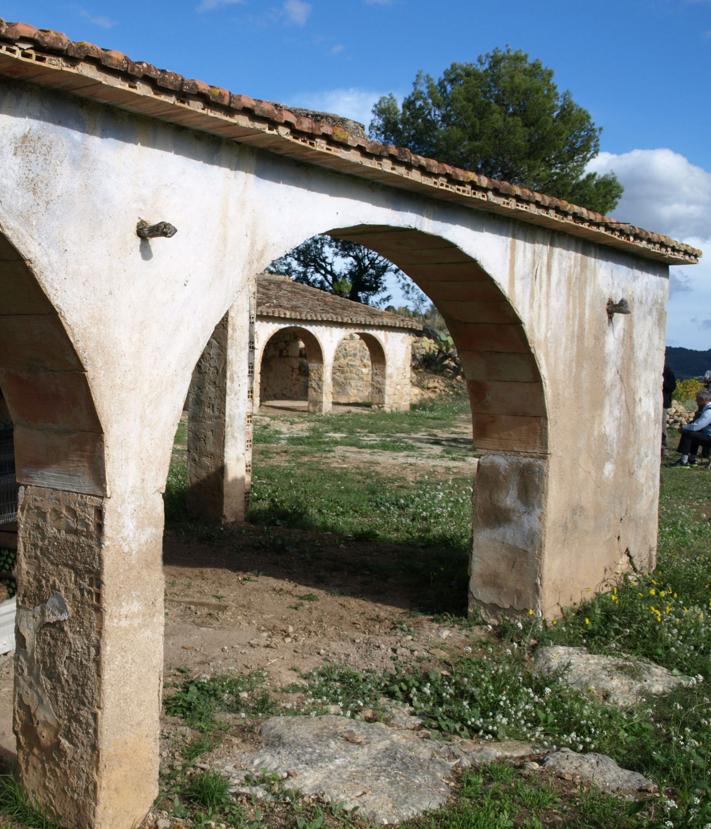 Imagen secundaria 2 - Diferentes ejemplos de arquitectura porticada. 