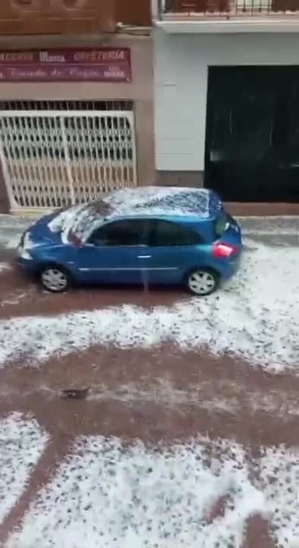 El granizo cae con fuerza en varios municipios valencianos