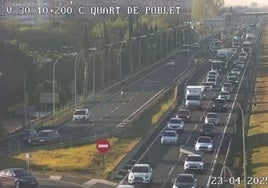 Atascos en la V-30 este miércoles.