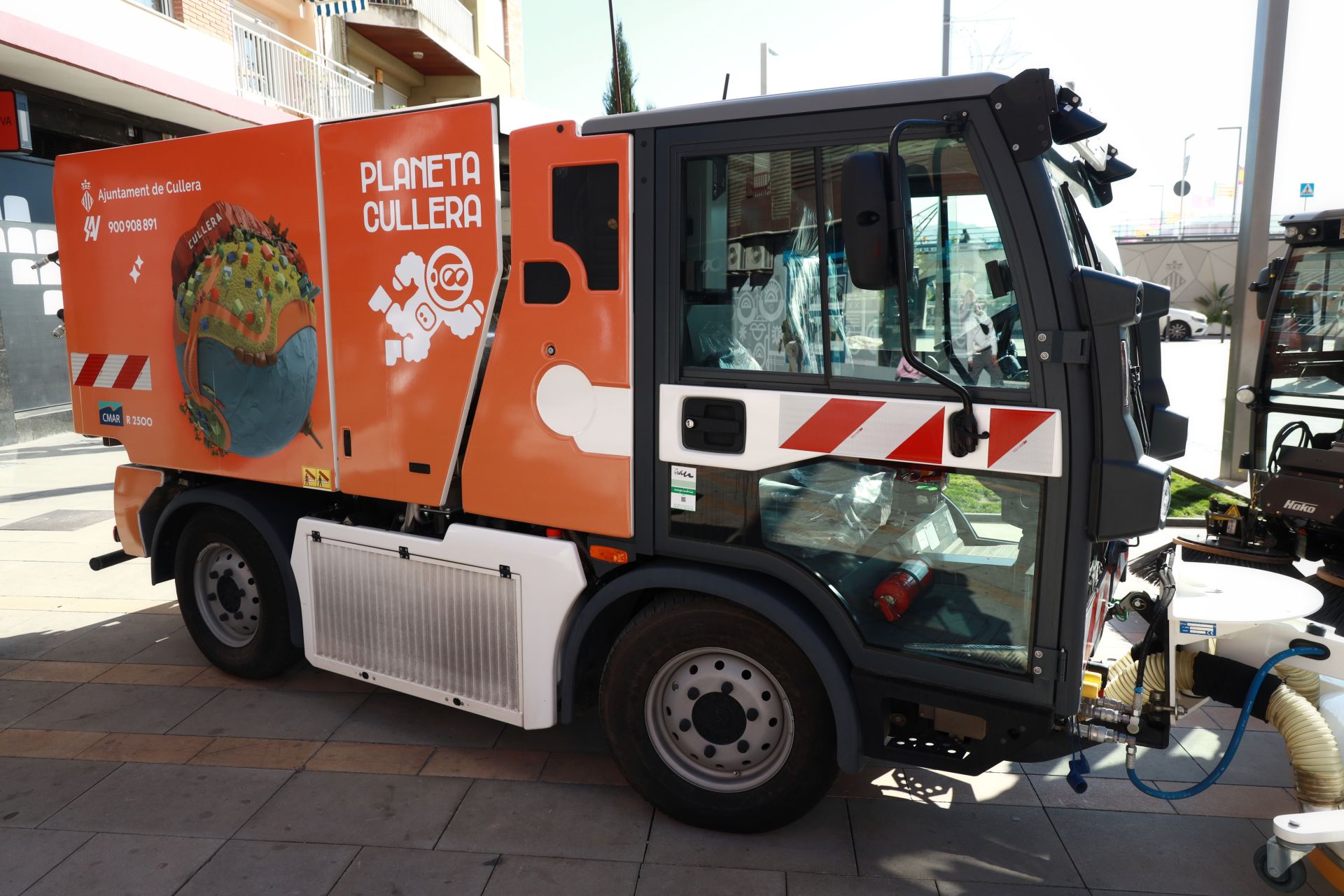 Presentación de la nueva maquinaria de limpieza.