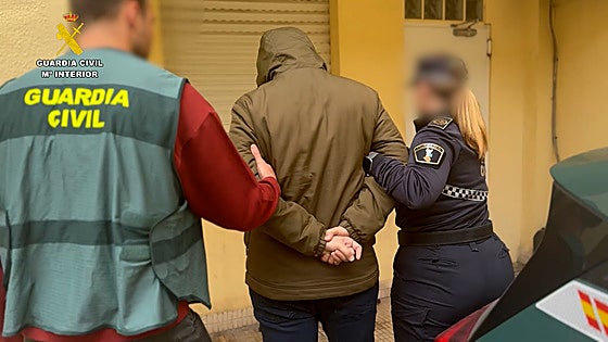 Detenido por robar en el depósito municipal de Oliva