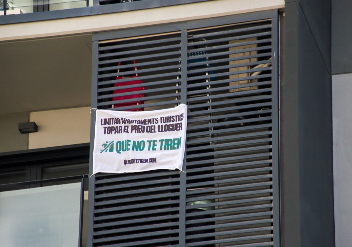 El PSPV denuncia que Catalá permite 6.497 apartamentos turísticos más y el PP le reprocha el descontrol durante el Rialto