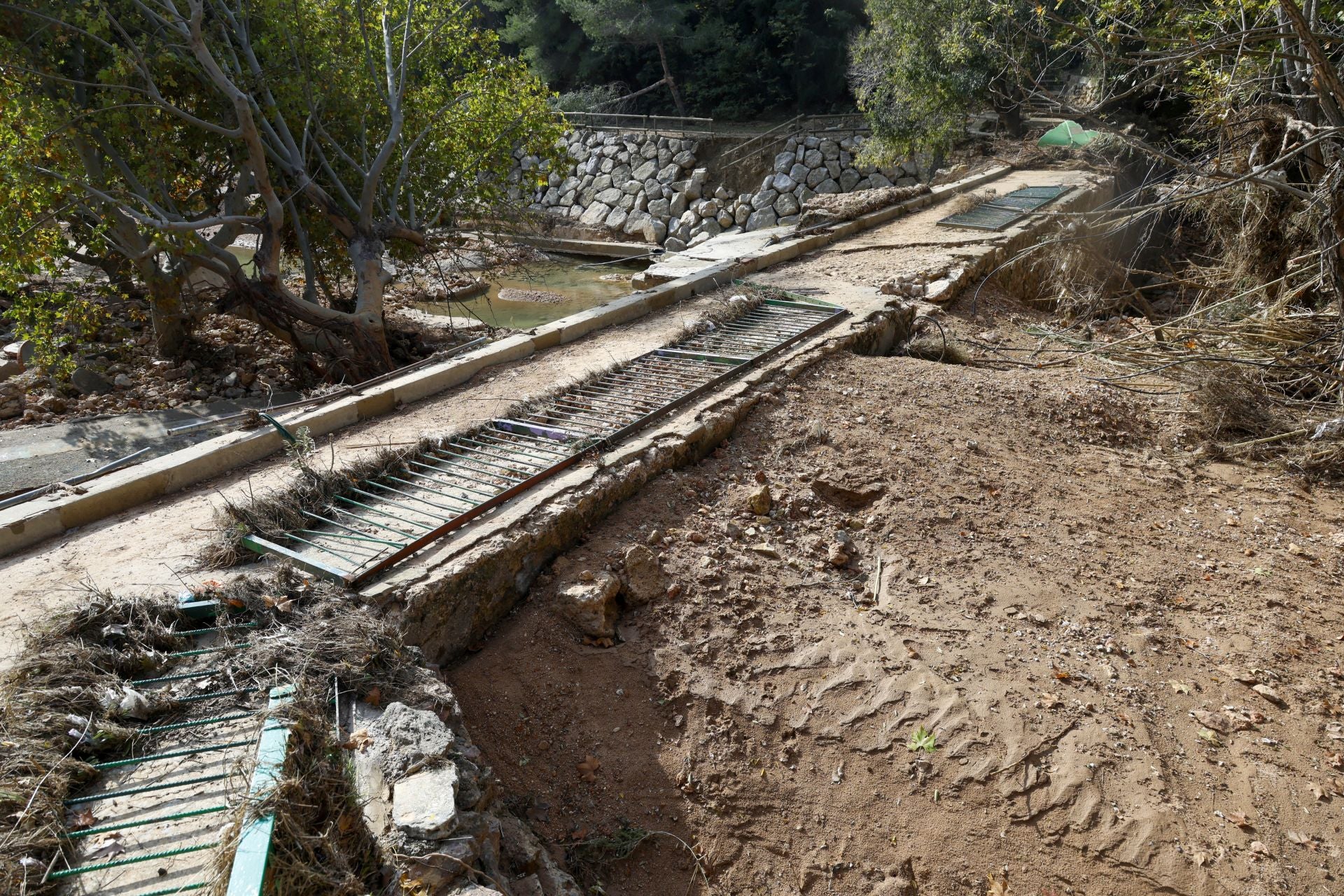 Montserrat comprará los terrenos junto al barranco para proteger el casco urbano