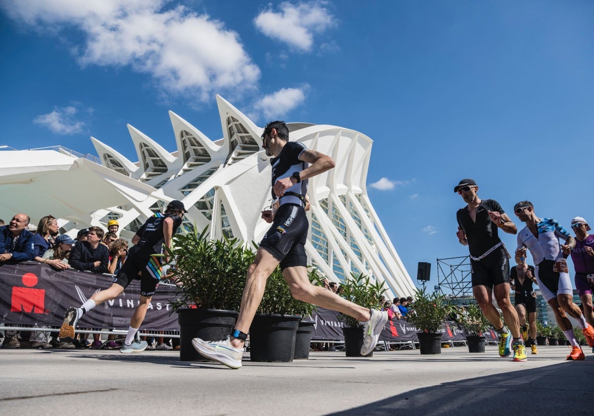 Competidores en el Ironman 2024.