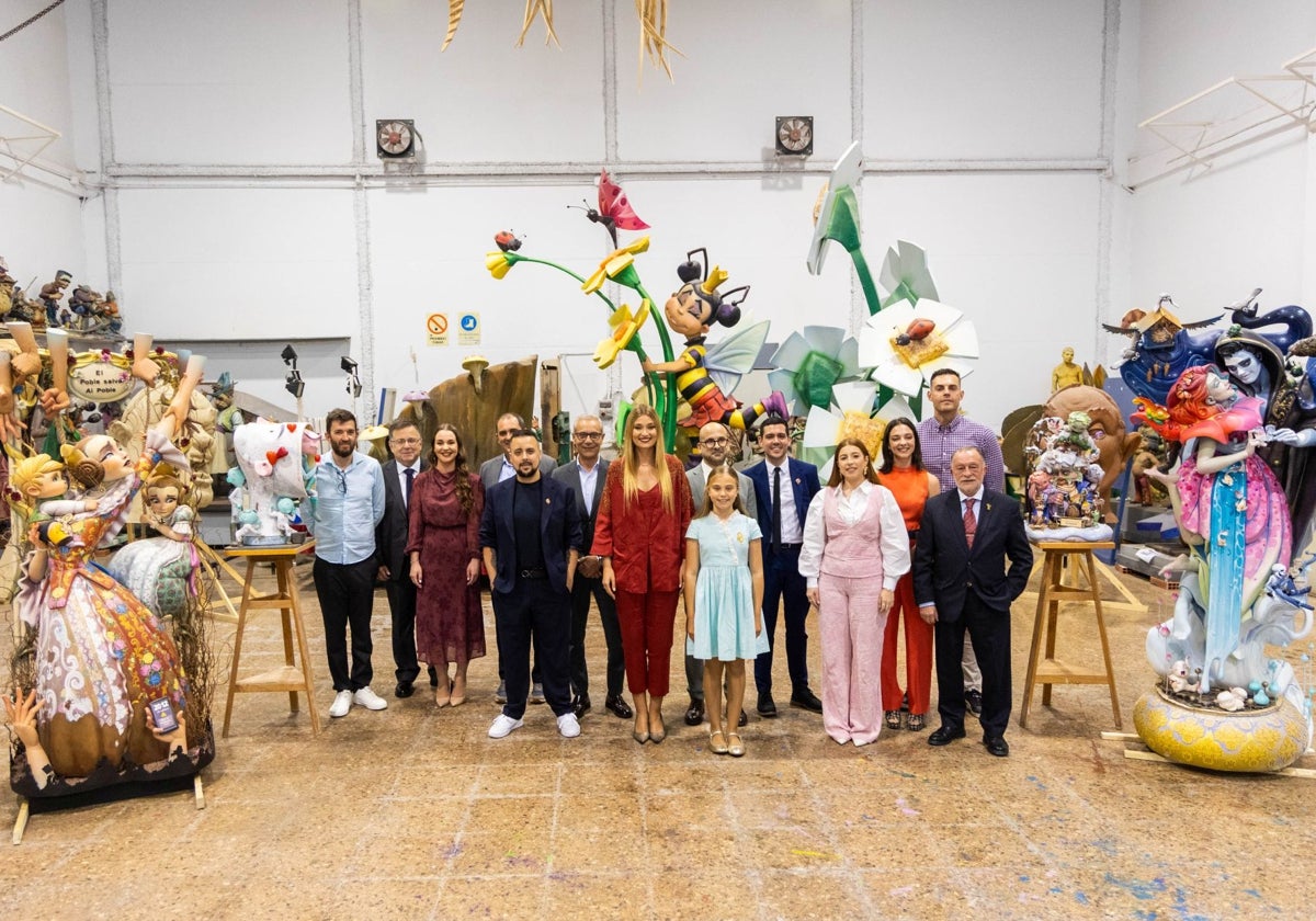 Entrega de los ninots indultats para que pasen a formar parte del museo del gremio de artistas falleros de Valencia.