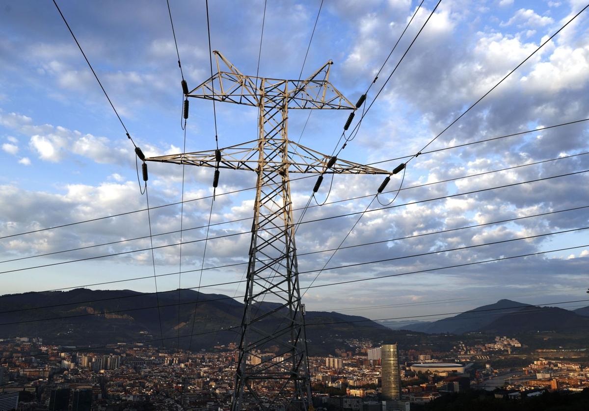 El precio de la luz se desploma este sábado con la nueva tarifa: Las horas gratuitas para enchufar los electrodomésticos