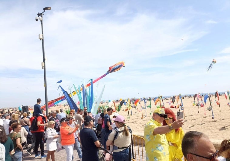 Público en el Cabanyal.