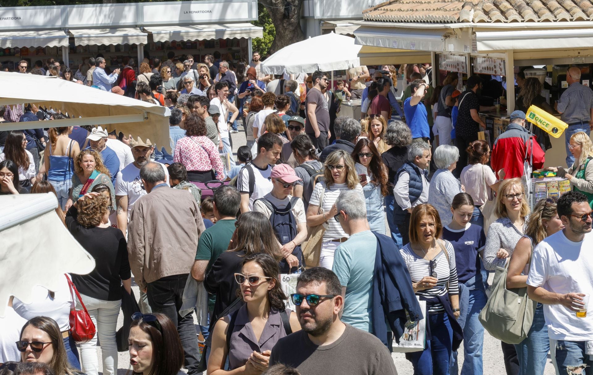 La Fira del Llibre de Valencia, repleta este domingo