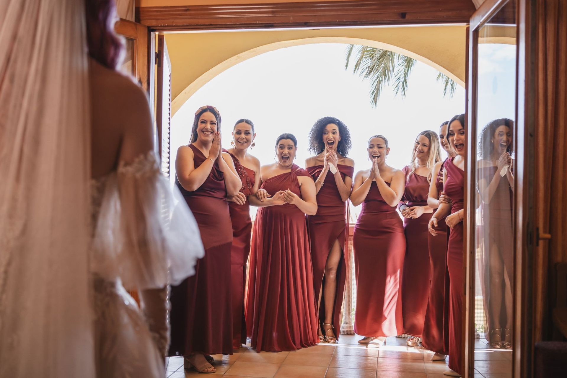 Las damas de honor que acompañaron a Nuria Adraos.