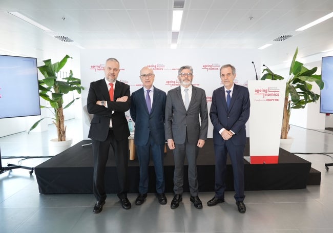 Joaquim Miró, Josep Antoni Duran i Lleida, Antoni Fernández y Juan Fernández Palacios, en la presentación del estudio
