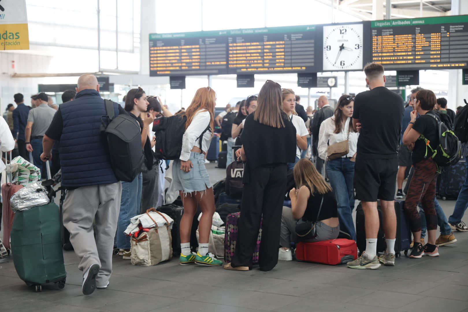 Trenes, metros, semáforos y hospitales de Valencia, afectados por el apagón