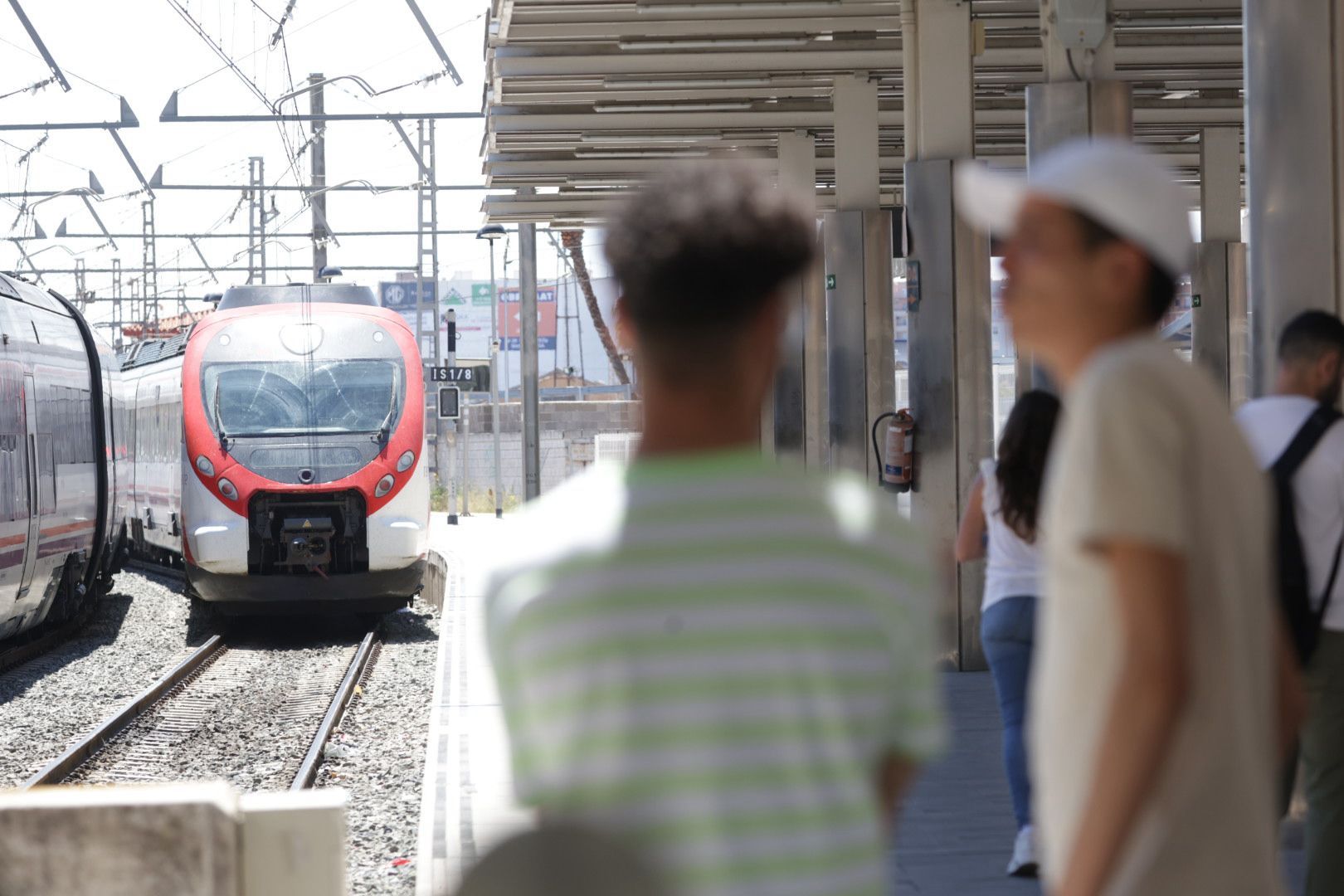 Trenes, metros, semáforos y hospitales de Valencia, afectados por el apagón